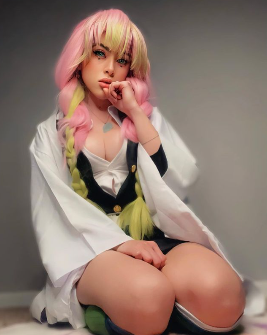 nicoolin Stunning cosplay of Mitsuri Kanroji 