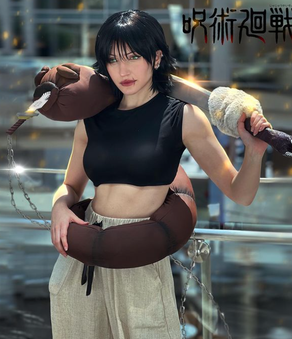 Daring Female Toji Fushiguro Cosplayer